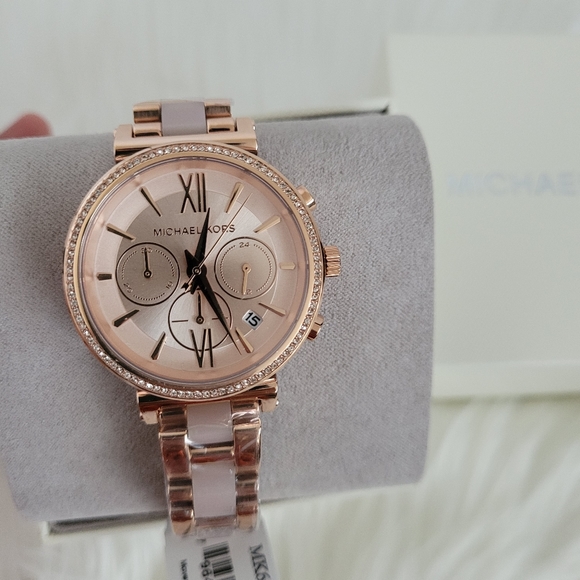 ❗ SOLD ❗ BNWT Michael Kors watch ❗ - Picture 4 of 8